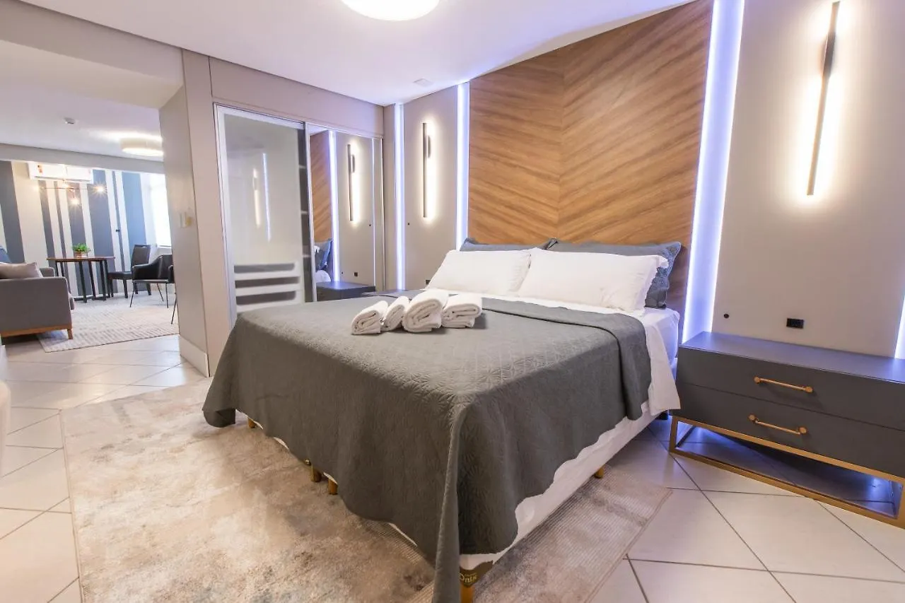 הקונטקטים של Delupo Hotel - Livin Studios