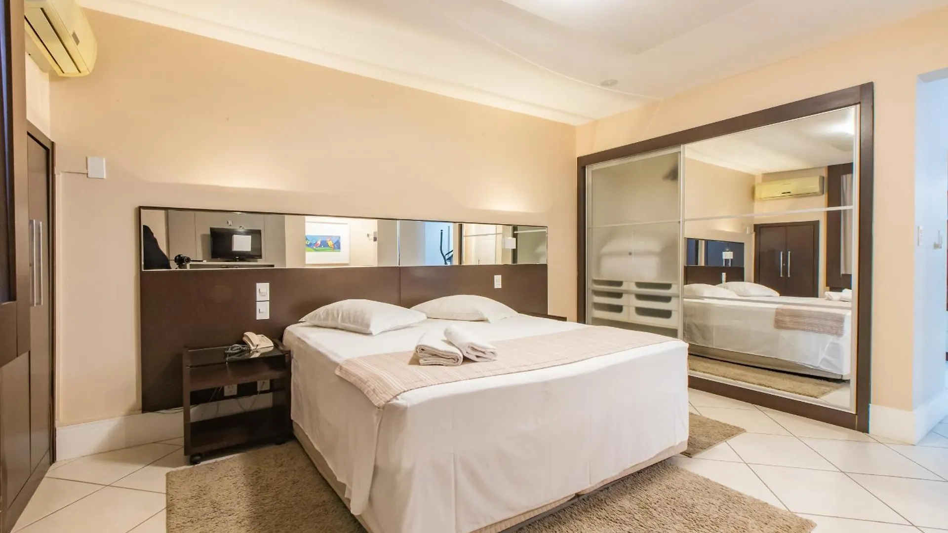 מלון דירות קריסיומה Delupo Hotel - Livin Studios